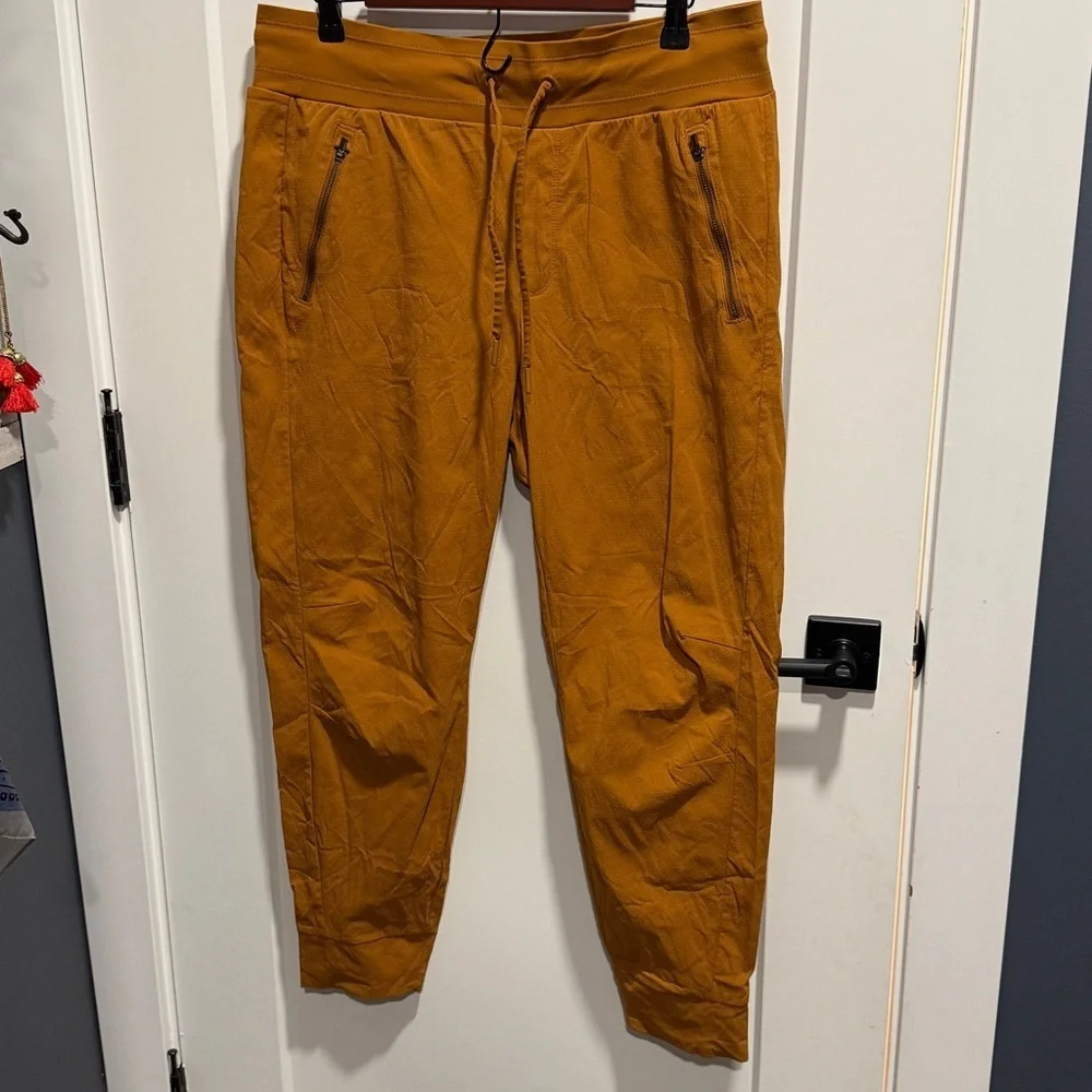 Athleta Trekkie North jogger in Cattail Brown Size 12 EUC - Picture 3 of 8